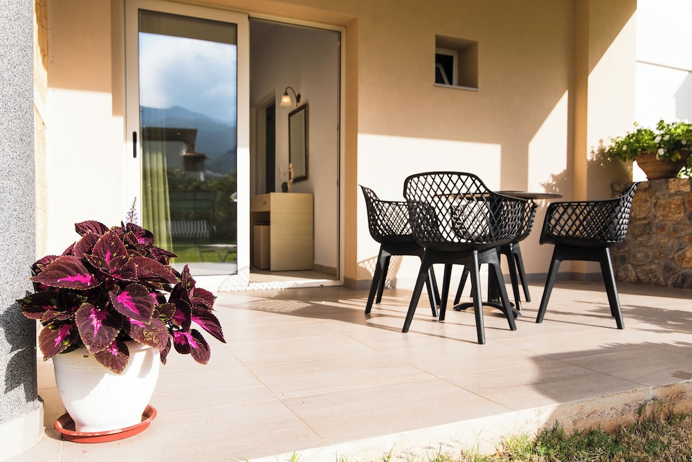 Sarpidon Apartments — Hotel building in Malia
