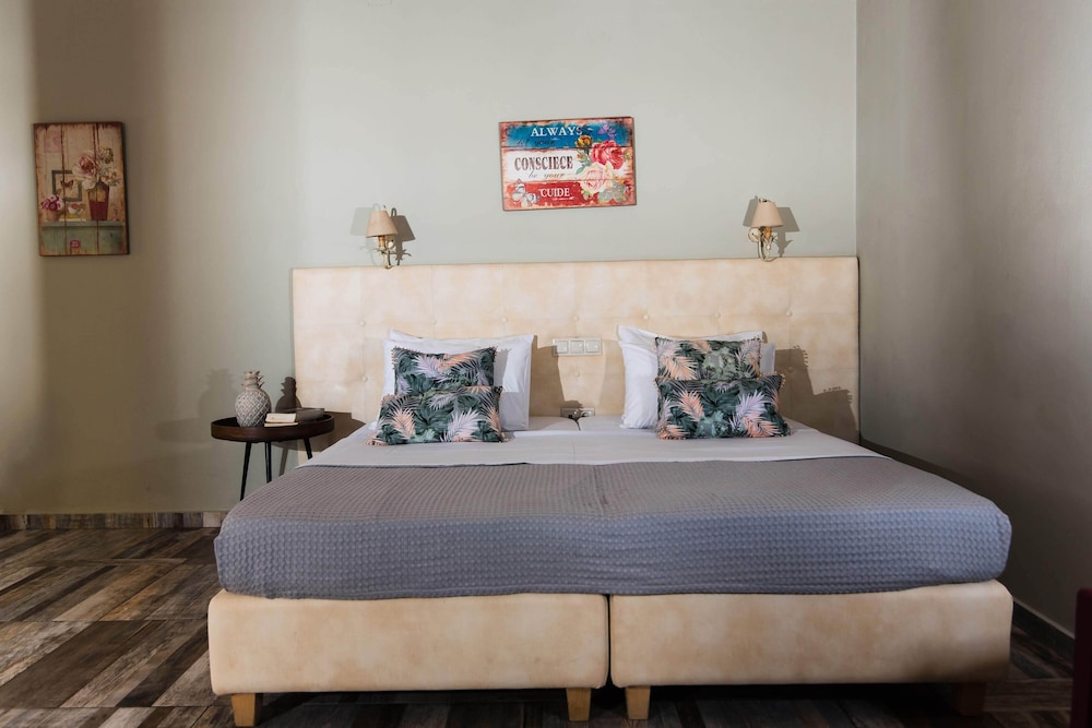 Sarpidon Apartments — Hotel rooms in Malia