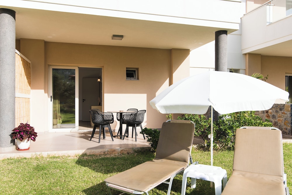 Sarpidon Apartments — Hotel building in Malia