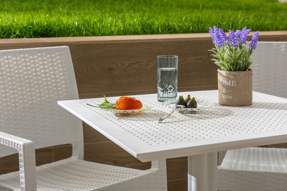 Sarpidon Apartments — Restaurant & bars in Malia