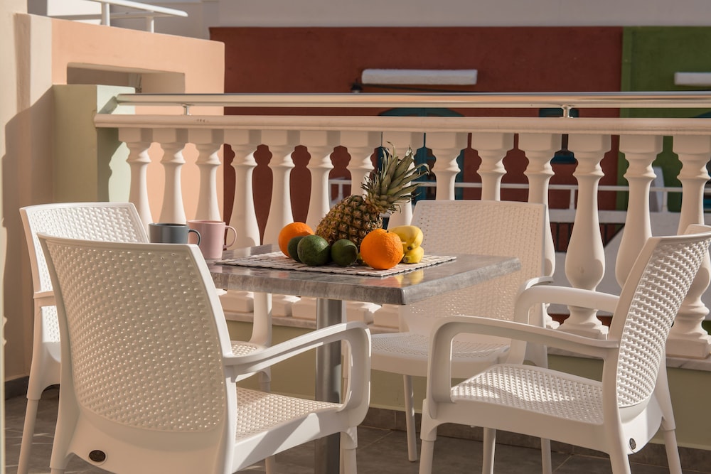 Sarpidon Apartments — Hotel building in Malia