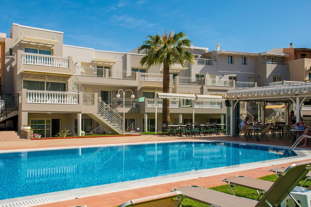 Sarpidon Apartments — Swimming pool in Malia