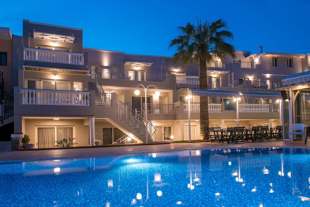Sarpidon Apartments — Swimming pool in Malia