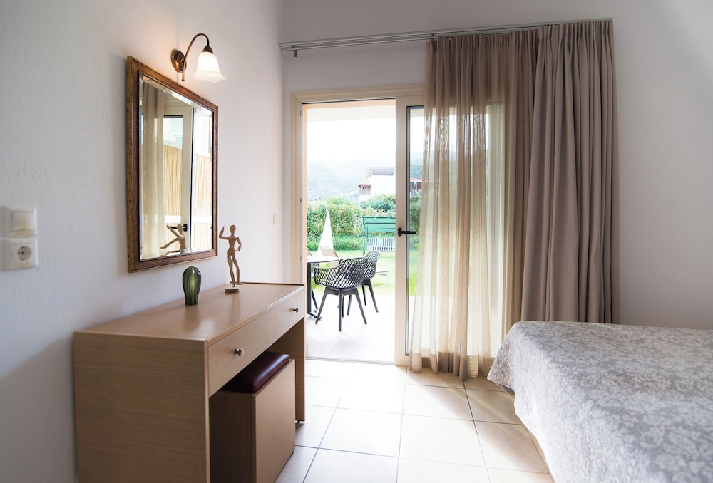 Sarpidon Apartments — Hotel rooms in Malia
