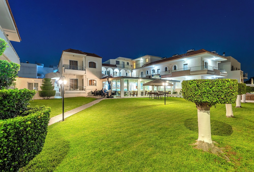 Anixis Hotel — Hotel building in Ialyssos, South Aegean