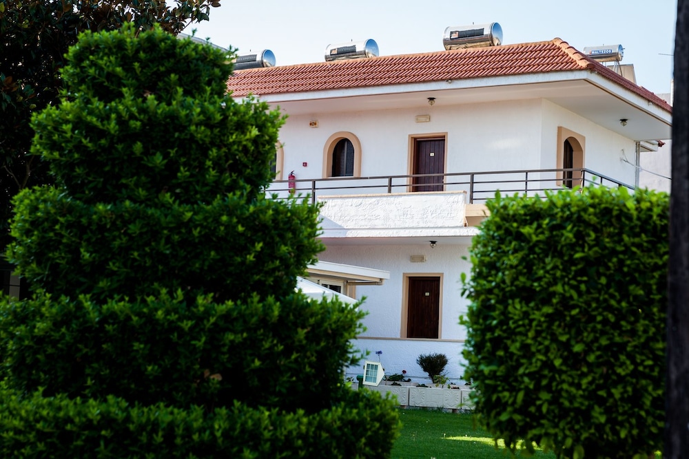 Anixis Hotel — Hotel building in Ialyssos, South Aegean