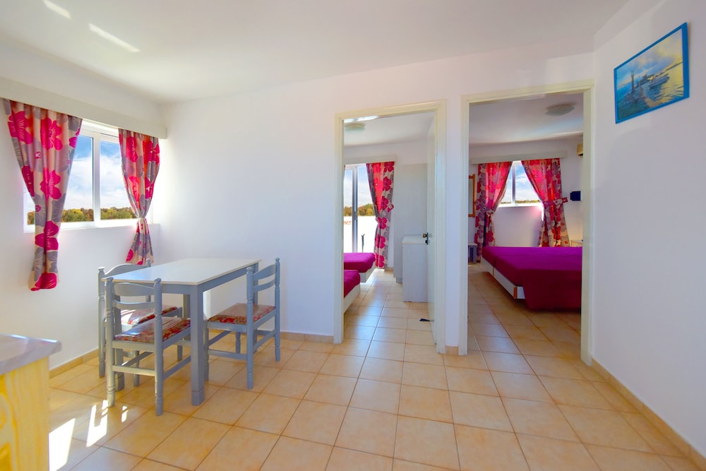 Anixis Hotel — Hotel rooms in Ialyssos, South Aegean