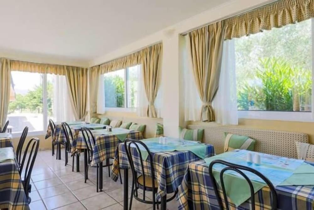 Daniel Hotel — Restaurant & bars in Kalamaki (Zakynthos), Ionian Islands