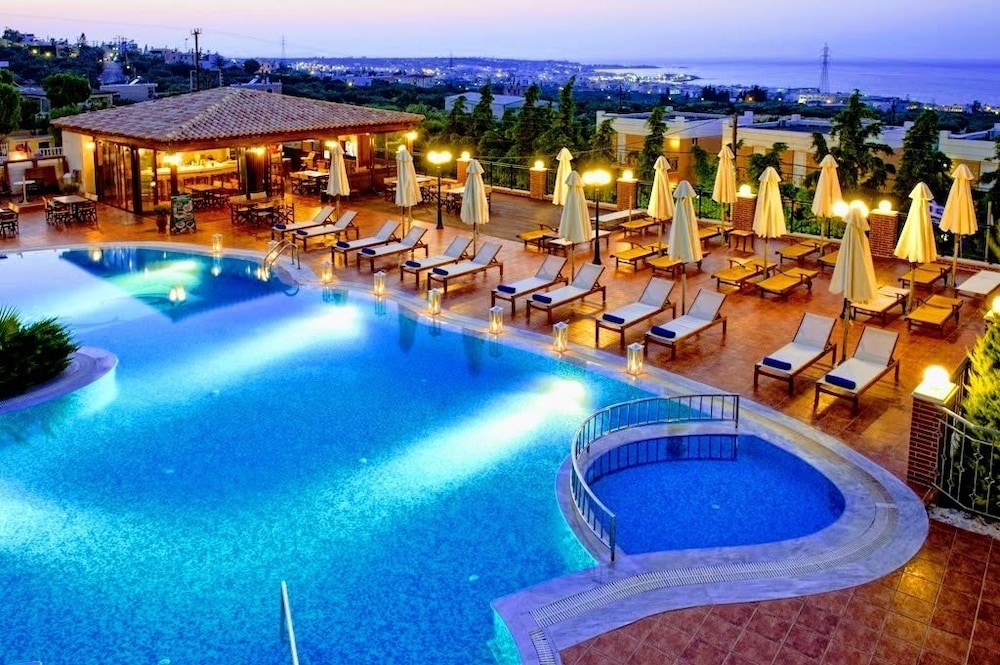 Ippoliti Village — Swimming pool in Hersonissos