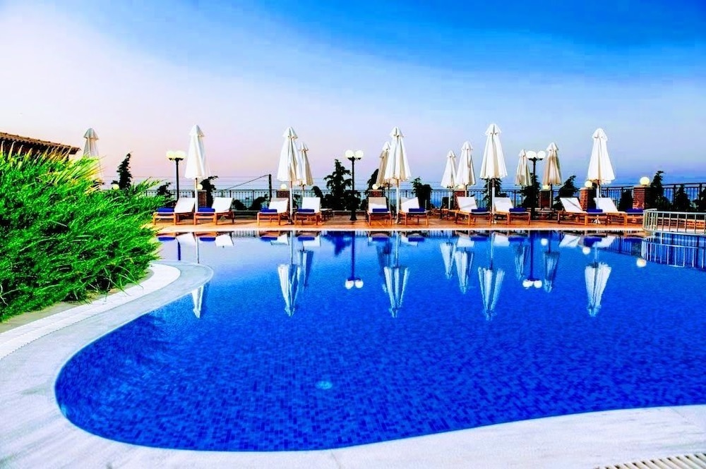 Ippoliti Village — Swimming pool in Hersonissos