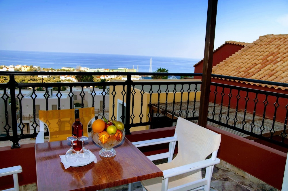 Ippoliti Village — Hotel building in Hersonissos