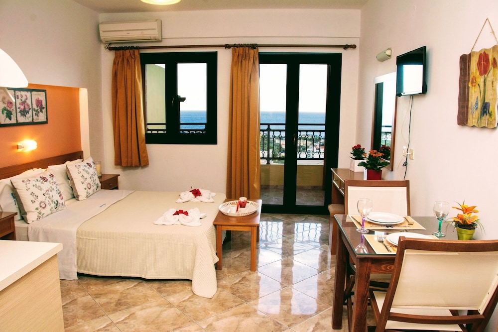 Ippoliti Village — Hotel rooms in Hersonissos