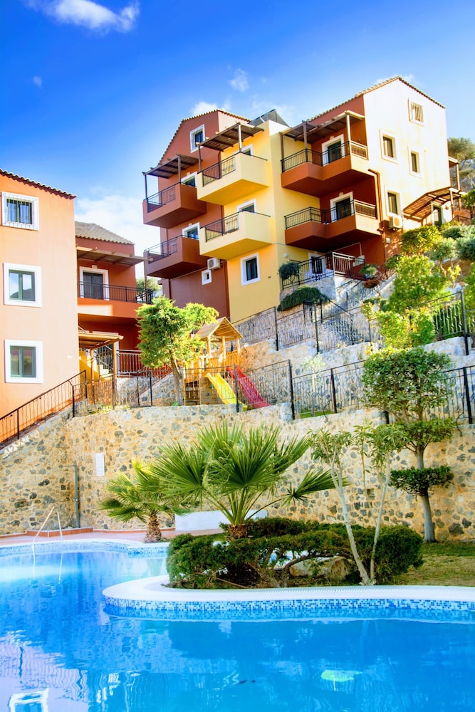 Ippoliti Village — Hotel building in Hersonissos