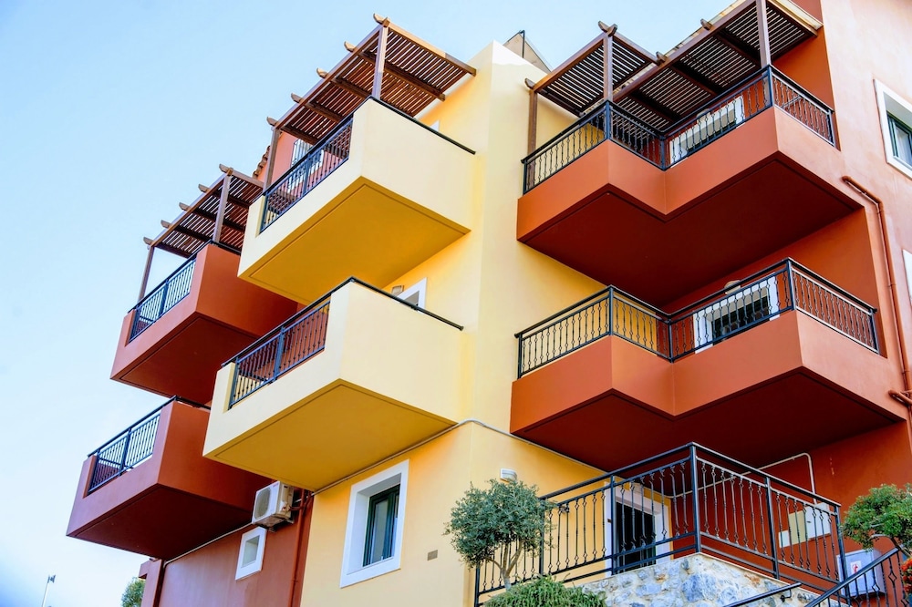 Ippoliti Village — Hotel building in Hersonissos