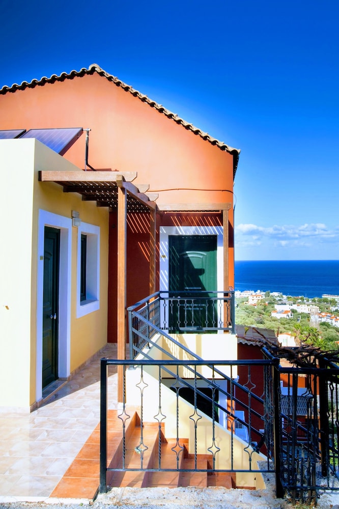 Ippoliti Village — Hotel building in Hersonissos