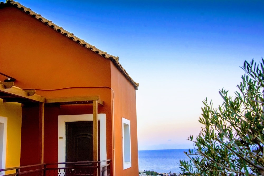 Ippoliti Village — Hotel building in Hersonissos