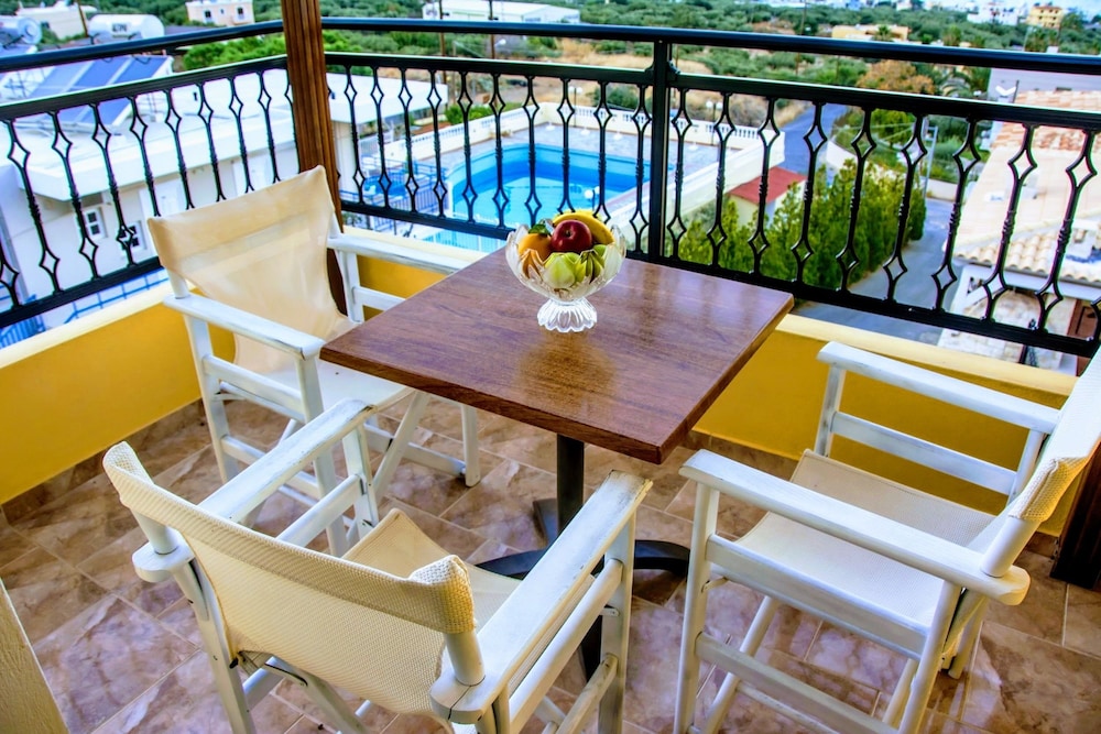Ippoliti Village — Swimming pool in Hersonissos