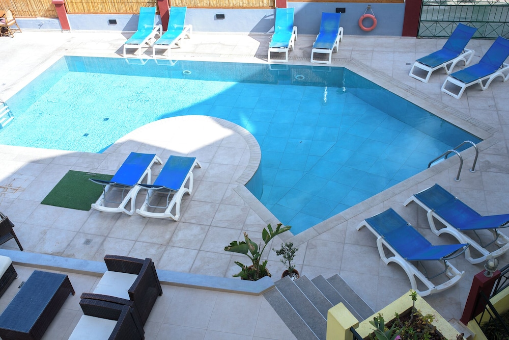 Ariadni Palace Apartments — Swimming pool in Hersonissos