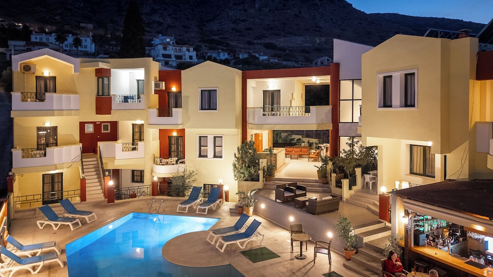 Ariadni Palace Apartments — Swimming pool in Hersonissos