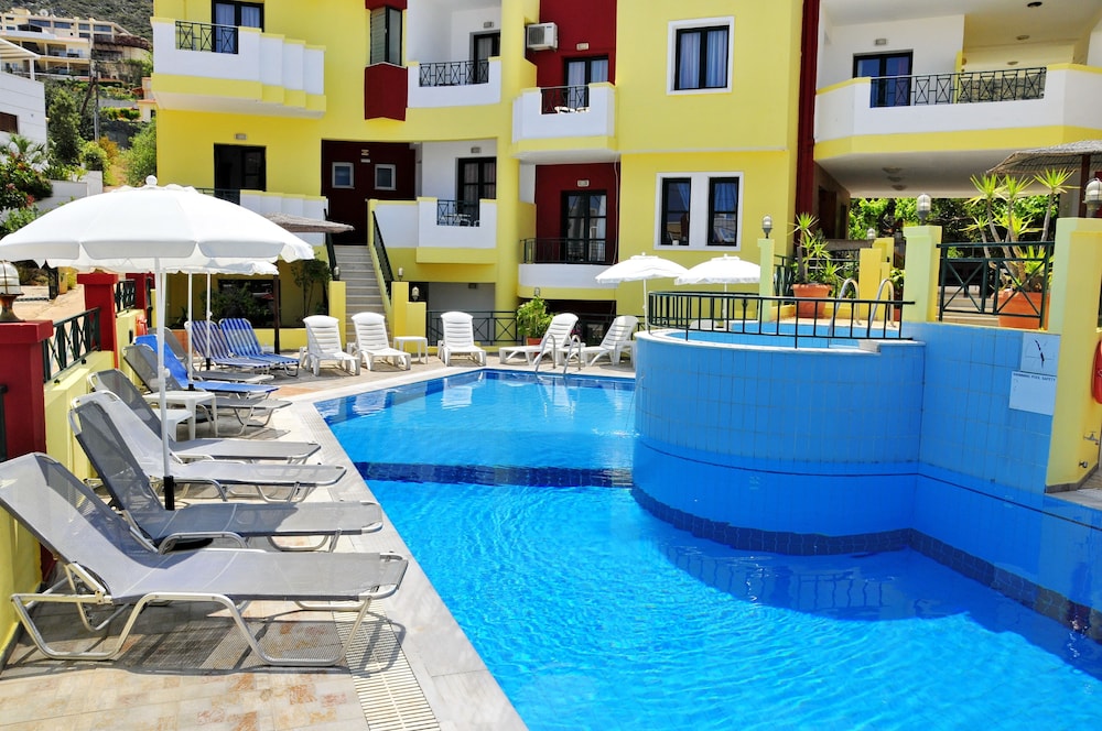 Ariadni Palace Apartments — Swimming pool in Hersonissos