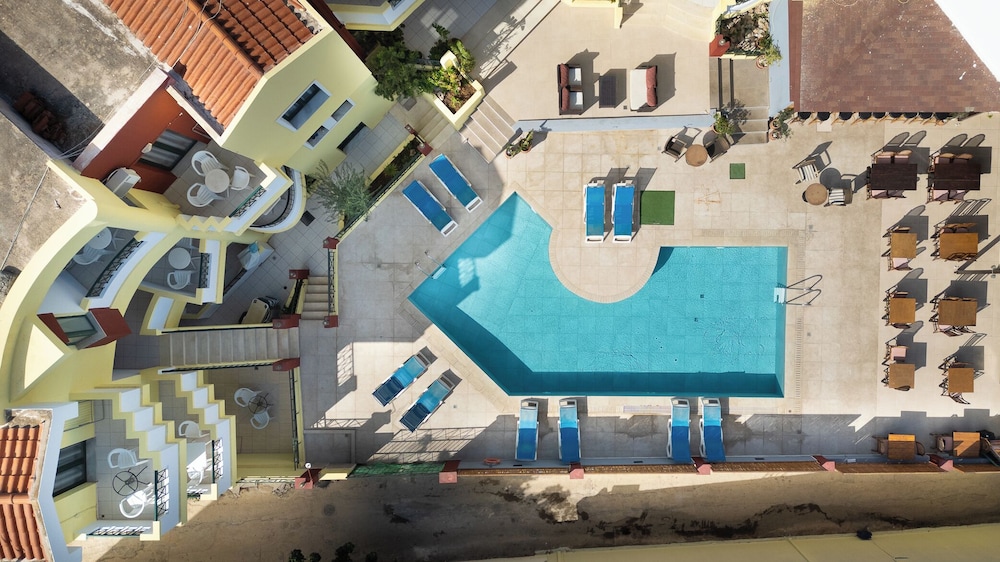 Ariadni Palace Apartments — Swimming pool in Hersonissos