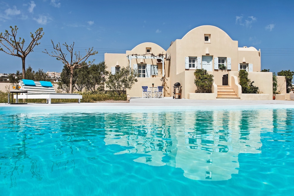 Sienna Eco Resort — Swimming pool in Karterados, South Aegean