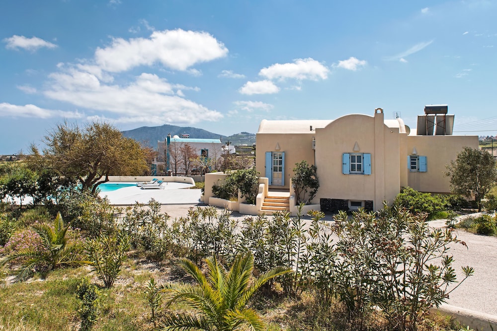 Sienna Eco Resort — Hotel building in Karterados, South Aegean