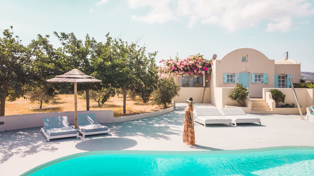 Sienna Eco Resort — Swimming pool in Karterados, South Aegean
