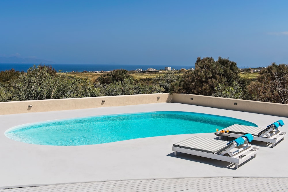 Sienna Eco Resort — Swimming pool in Karterados, South Aegean