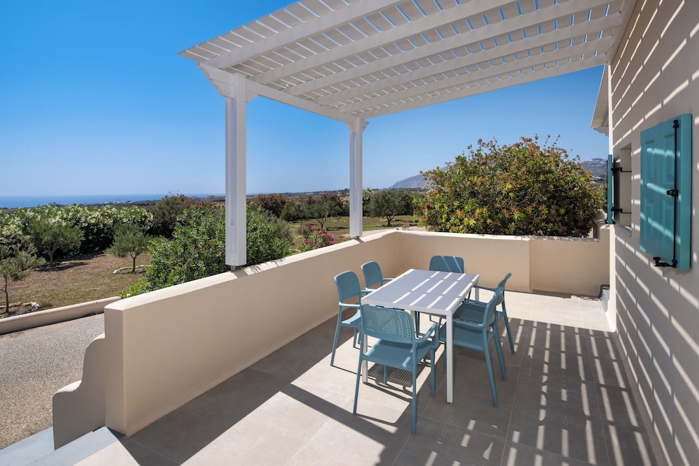 Sienna Eco Resort — Hotel building in Karterados, South Aegean