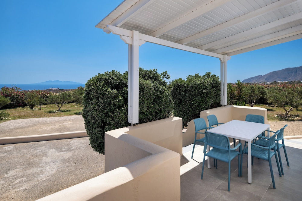 Sienna Eco Resort — Hotel building in Karterados, South Aegean