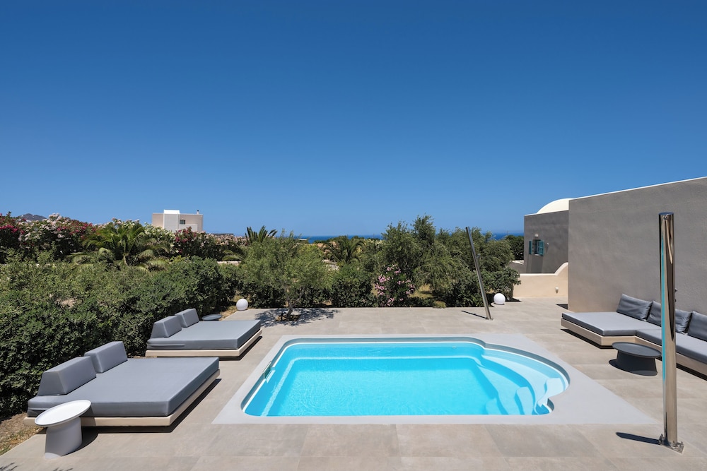 Sienna Eco Resort — Swimming pool in Karterados, South Aegean