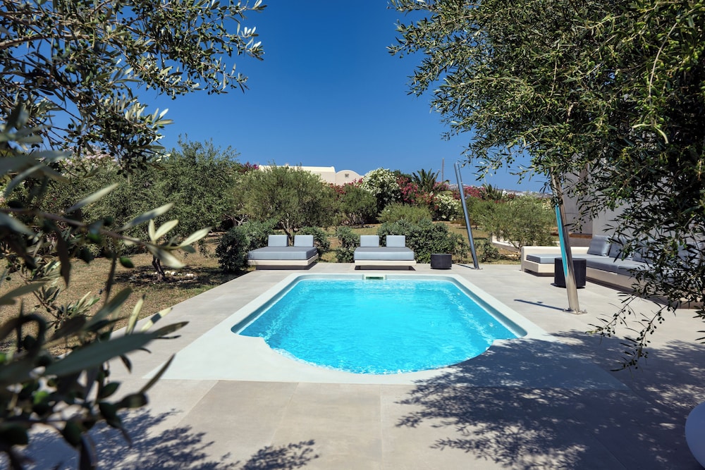 Sienna Eco Resort — Swimming pool in Karterados, South Aegean