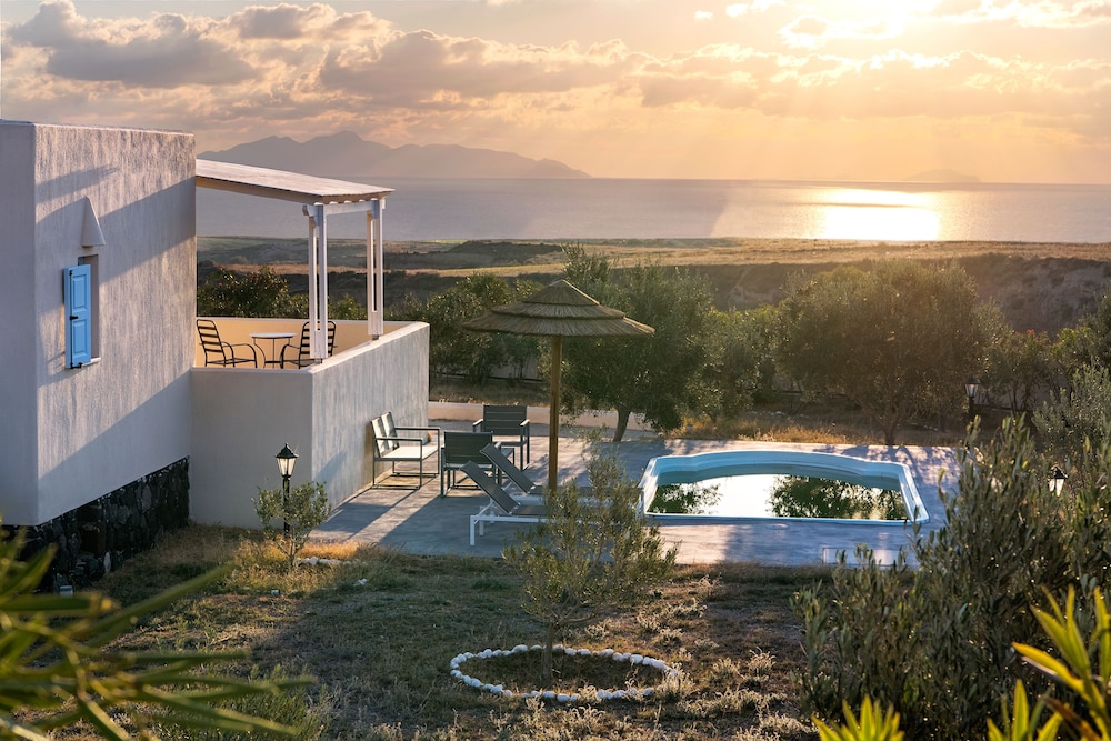 Sienna Eco Resort — Swimming pool in Karterados, South Aegean