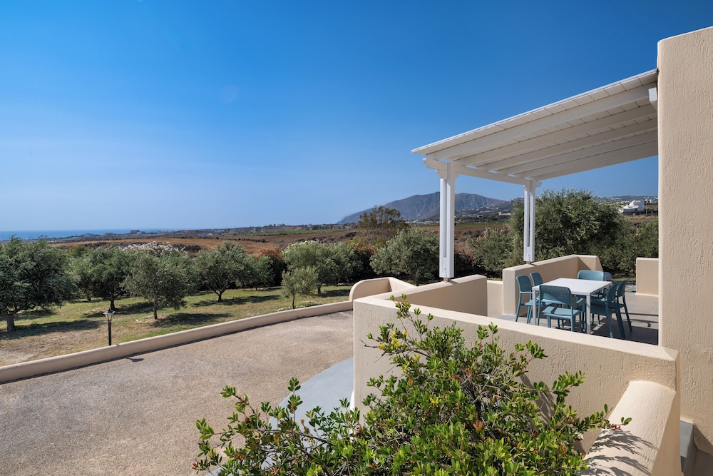 Sienna Eco Resort — Hotel building in Karterados, South Aegean