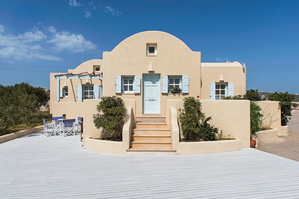 Sienna Eco Resort — Hotel building in Karterados, South Aegean