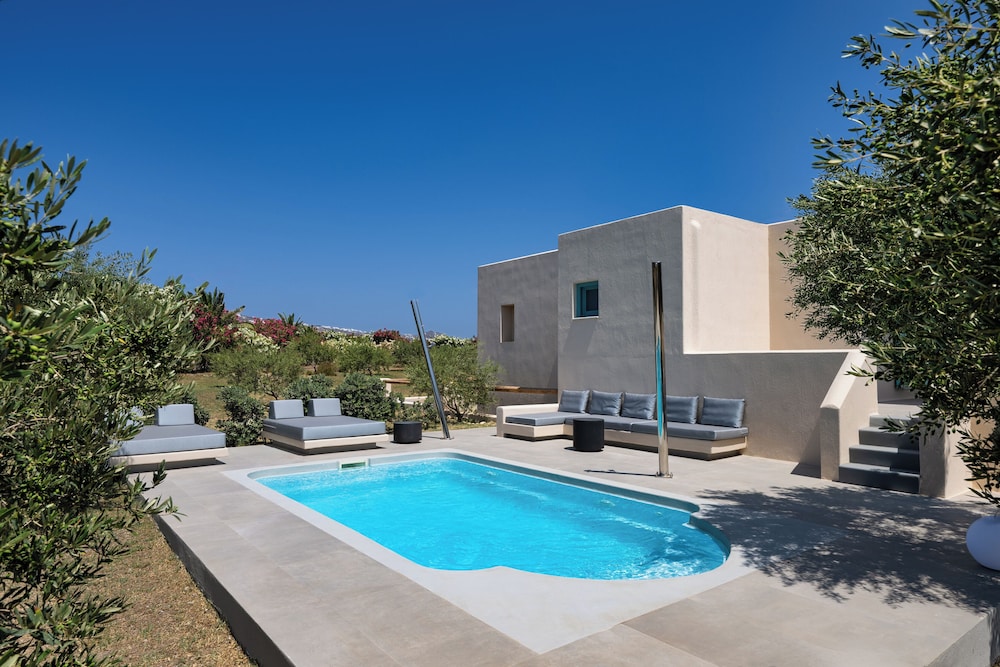 Sienna Eco Resort — Swimming pool in Karterados, South Aegean