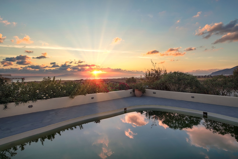 Sienna Eco Resort — Swimming pool in Karterados, South Aegean