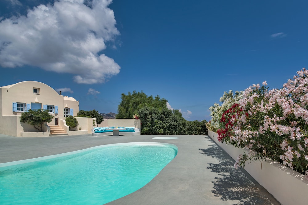 Sienna Eco Resort — Swimming pool in Karterados, South Aegean