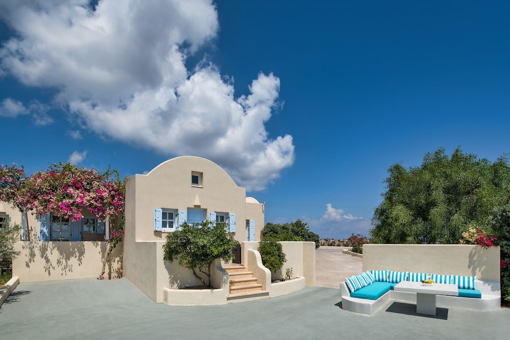 Sienna Eco Resort — Hotel building in Karterados, South Aegean