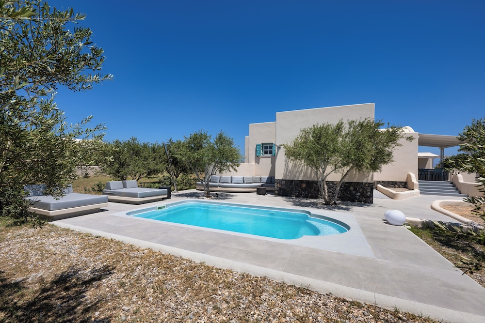 Sienna Eco Resort — Swimming pool in Karterados, South Aegean