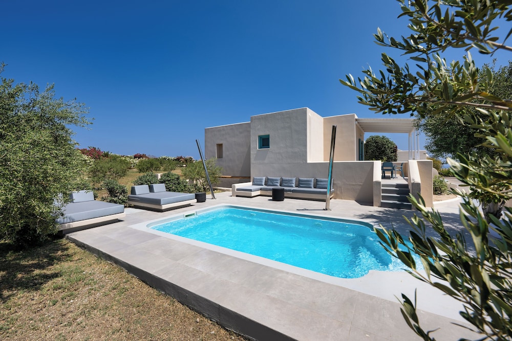 Sienna Eco Resort — Swimming pool in Karterados, South Aegean
