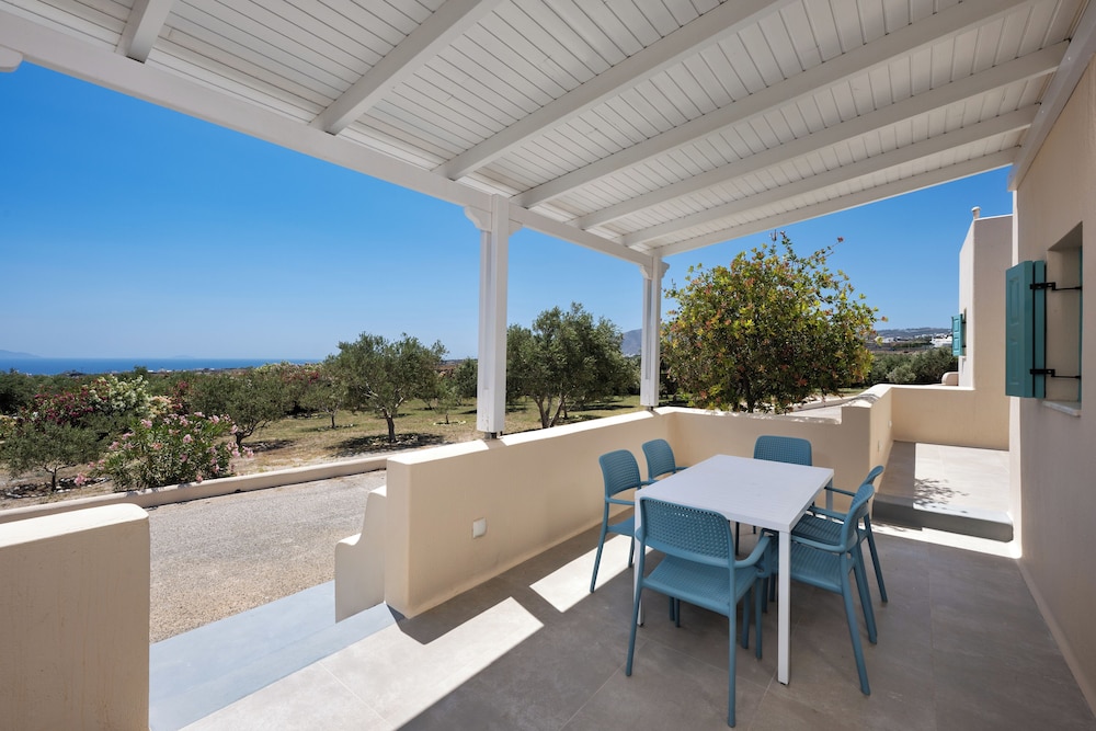 Sienna Eco Resort — Hotel building in Karterados, South Aegean