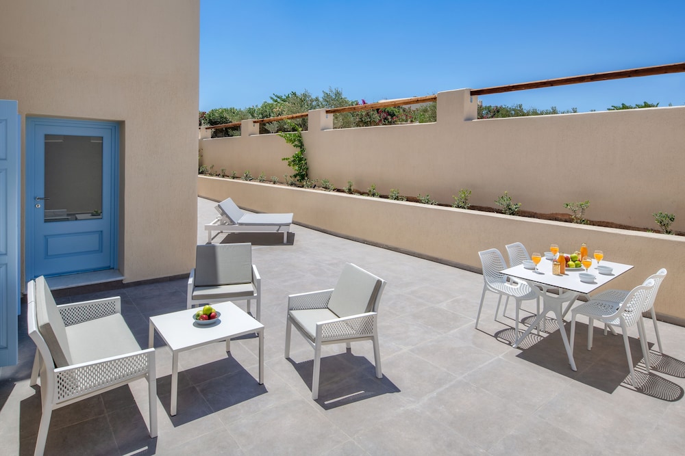 Sienna Eco Resort — Hotel building in Karterados, South Aegean