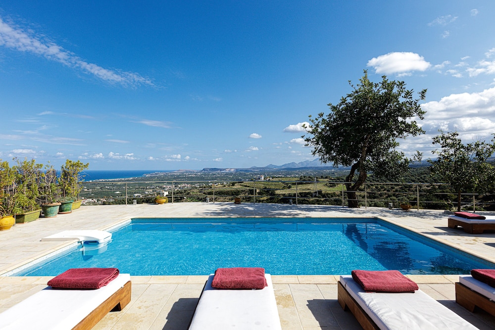 Villa Candice — Swimming pool in Rethymnon