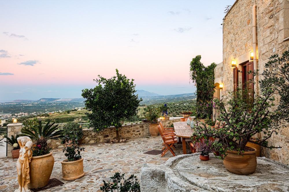 Villa Candice — Hotel building in Rethymnon