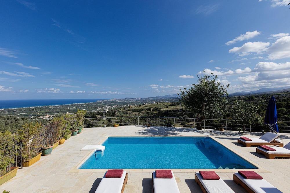 Villa Candice — Swimming pool in Rethymnon
