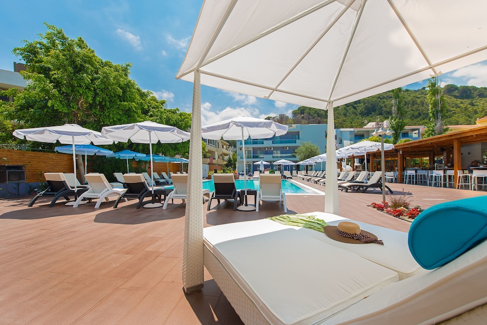 Sunny Days Hotel — Swimming pool in Ialyssos, South Aegean