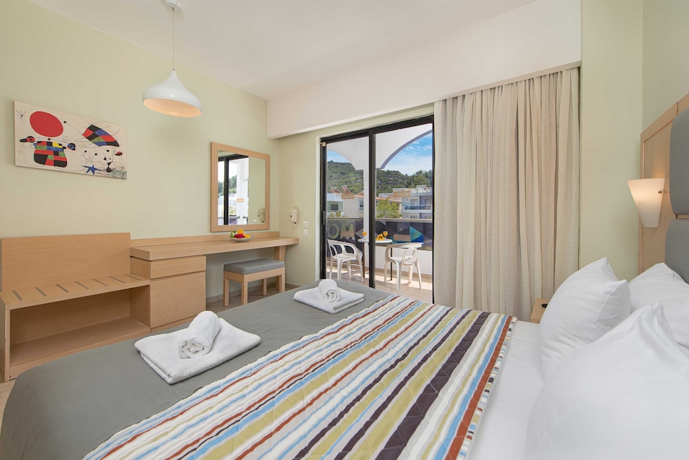 Sunny Days Hotel — Hotel rooms in Ialyssos, South Aegean