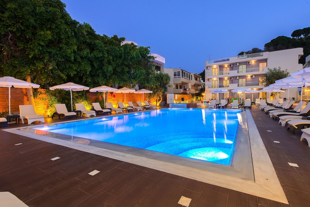 Sunny Days Hotel — Swimming pool in Ialyssos, South Aegean